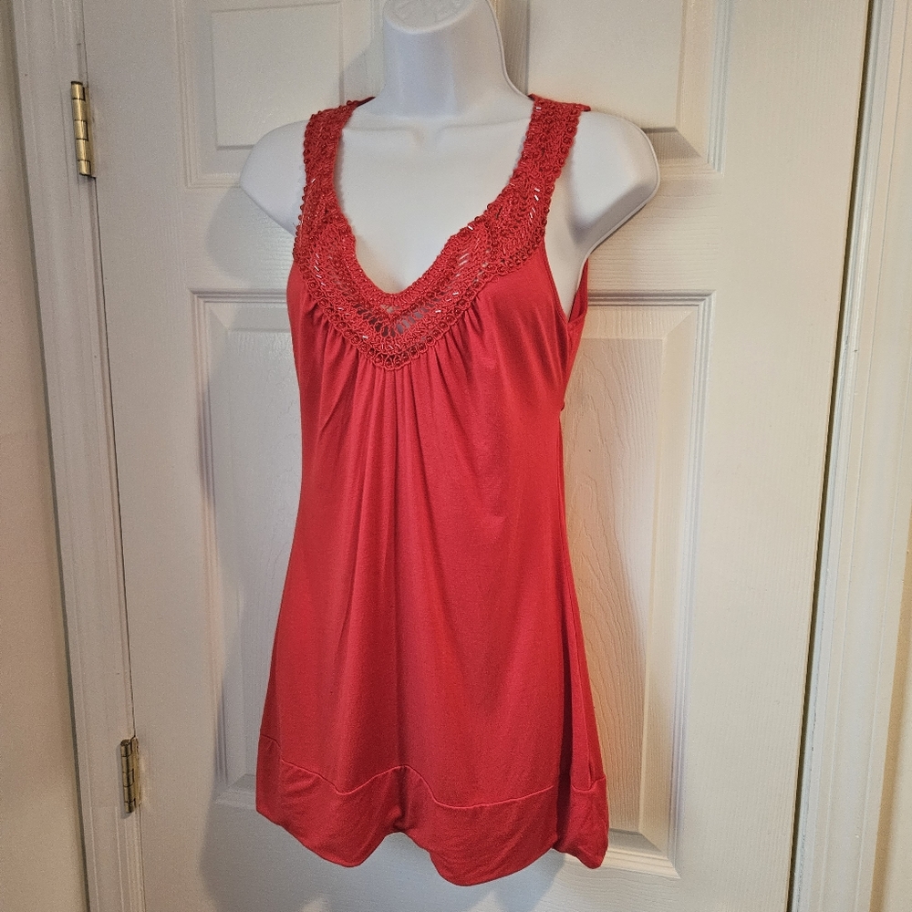 Modern Vintage Guess Jeans Red Beaded Top Keyhole Back Size Small Vintage